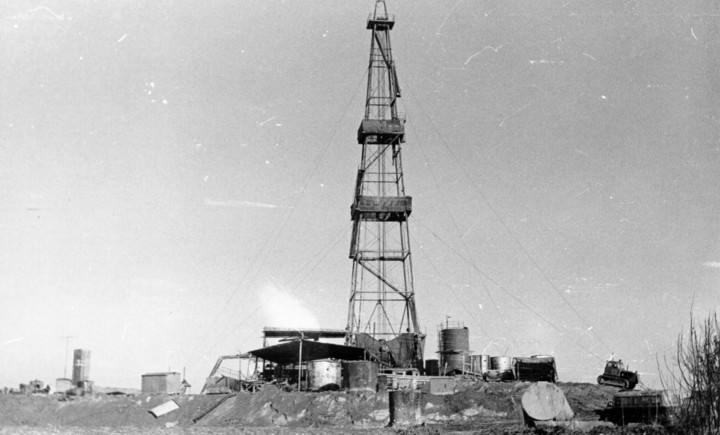 Oil rig in the Kyzyl-Kum Desert, where in 1973 for the first time the method of regulating the parameters of the drilling fluid with a unipolar electrochemical effect was tested.